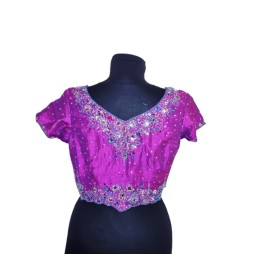 Ragyogó pink choli köves díszítéssel