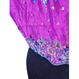 Ragyogó pink choli köves díszítéssel