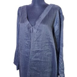 Fekete csíkos abaya – elegáns, kevert szálas anyagból Fekete csíkos abaya – elegáns, kevert szálas anyagból