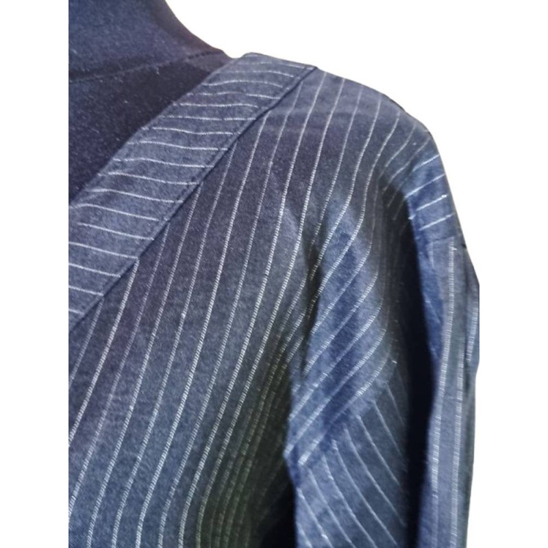Fekete csíkos abaya – klasszikus, elegáns, kevert szálas anyagból Fekete csíkos abaya – klasszikus, elegáns, kevert szálas anyagból