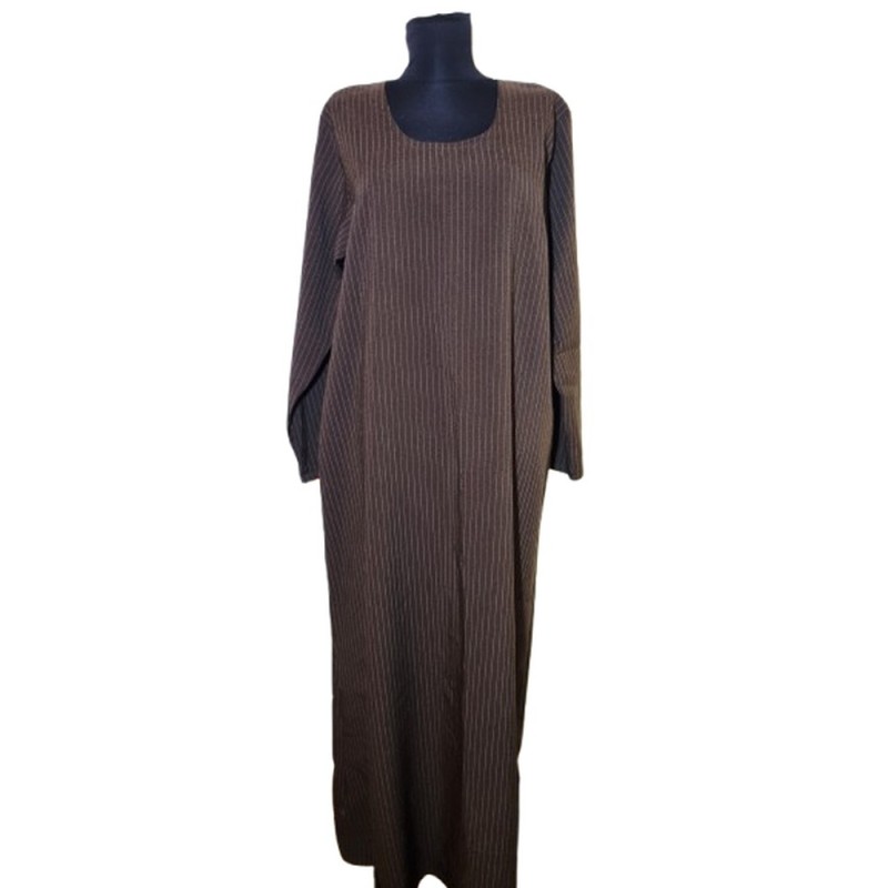 Barna csíkos abaya – klasszikus, elegáns és kényelmes Barna csíkos abaya – klasszikus, elegáns és kényelmes