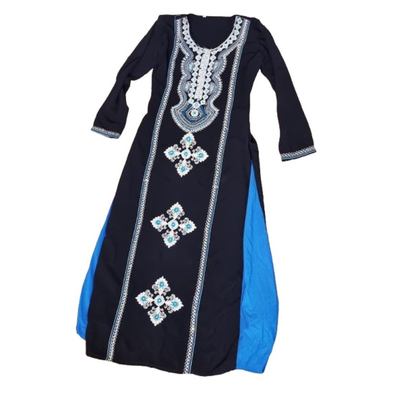 Hímzett fekete abaya kék betétekkel – elegáns, különleges darab Hímzett fekete abaya kék betétekkel – elegáns, különleges darab
