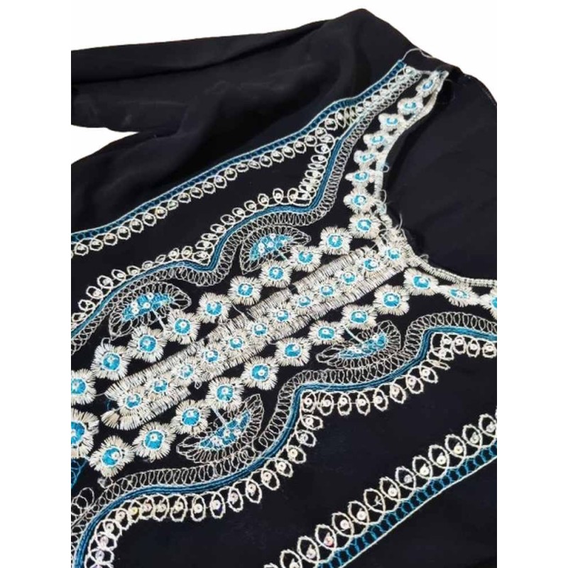 Hímzett fekete abaya kék betétekkel – elegáns, különleges darab Hímzett fekete abaya kék betétekkel – elegáns, különleges darab