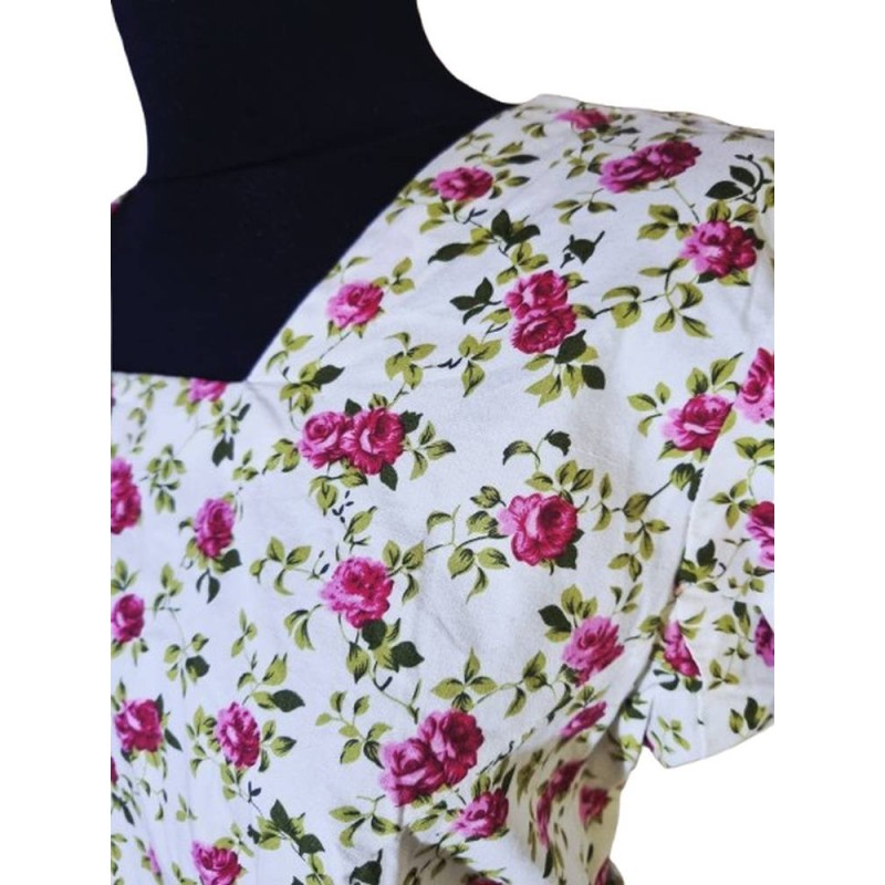 Fehér virágmintás pamut felső Fehér virágmintás pamut felső