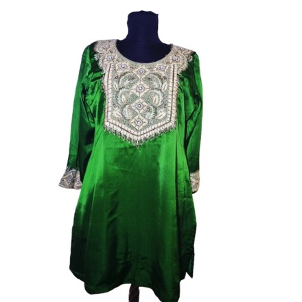 Hímzett zöld szatén felső