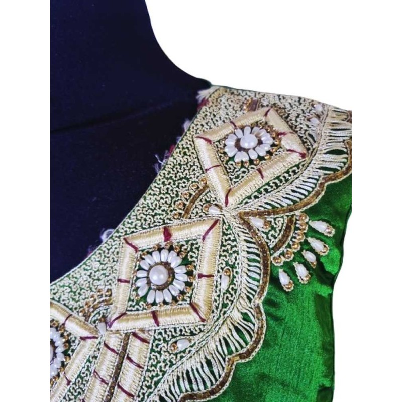 Hímzett zöld szatén felső