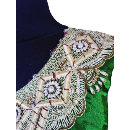 Hímzett zöld szatén felső