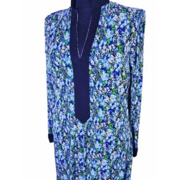 Virágos abaya – kék harmónia pom-pom szegéllyel