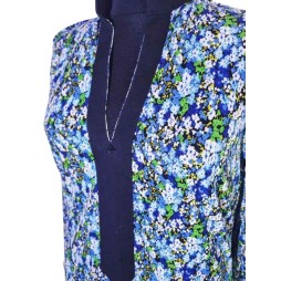 Virágos abaya – kék harmónia pom-pom szegéllyel