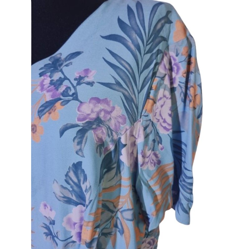 Világos kék virágmintás egyberuha