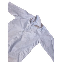 Fehér csendben növekvő lépések – gyerek fiú thobe