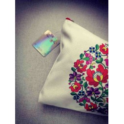 Magyar motívumos neszeszer táska Magyar motívumos neszeszer táska