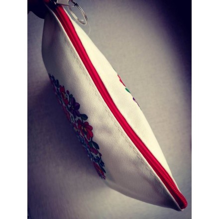 Magyar motívumos neszeszer