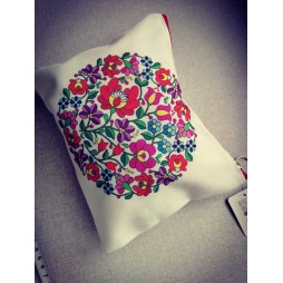 Magyar motívumos neszeszer táska Magyar motívumos neszeszer táska