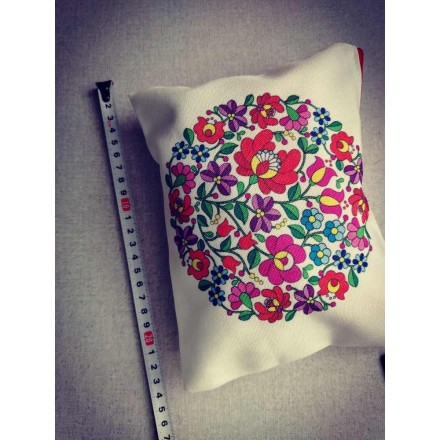 Magyar motívumos neszeszer