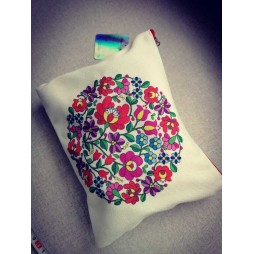 Magyar motívumos neszeszer táska Magyar motívumos neszeszer táska