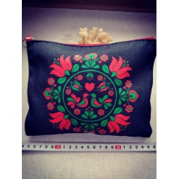 Magyar motívumos neszeszer táska