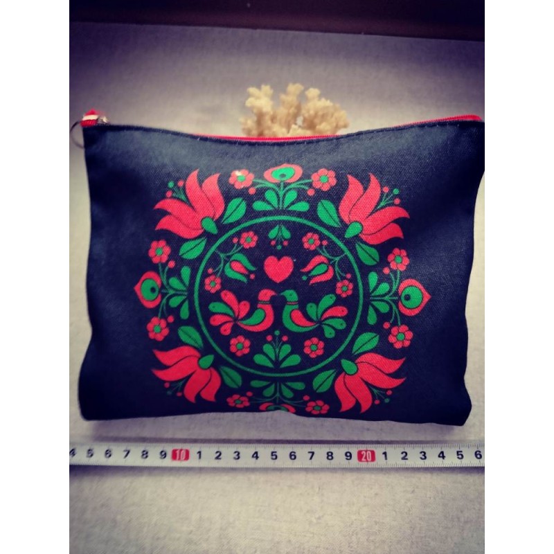 Magyar motívumos neszeszer