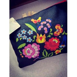 Magyar motívumos neszeszer táska