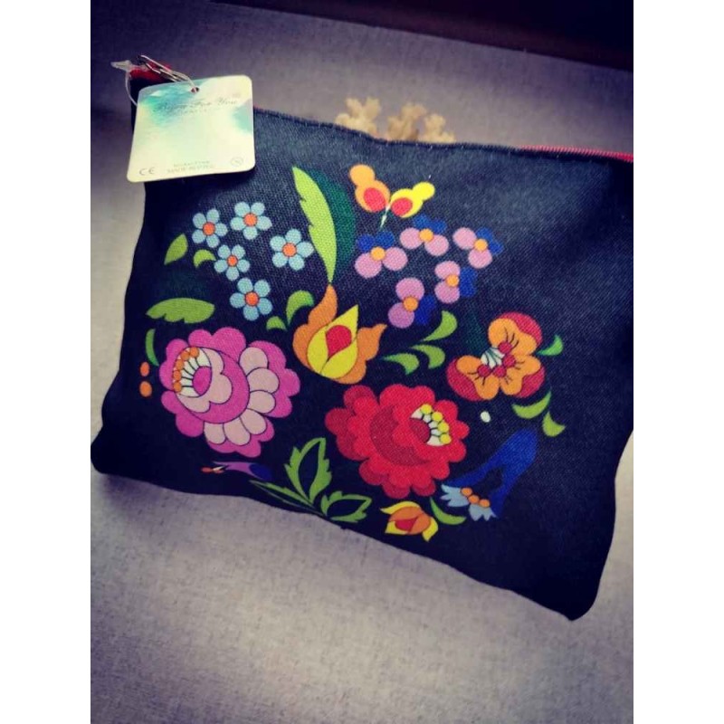 Magyar motívumos neszeszer