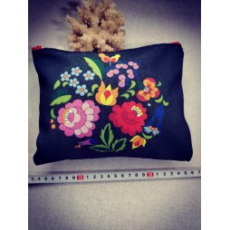 Magyar motívumos neszeszer táska