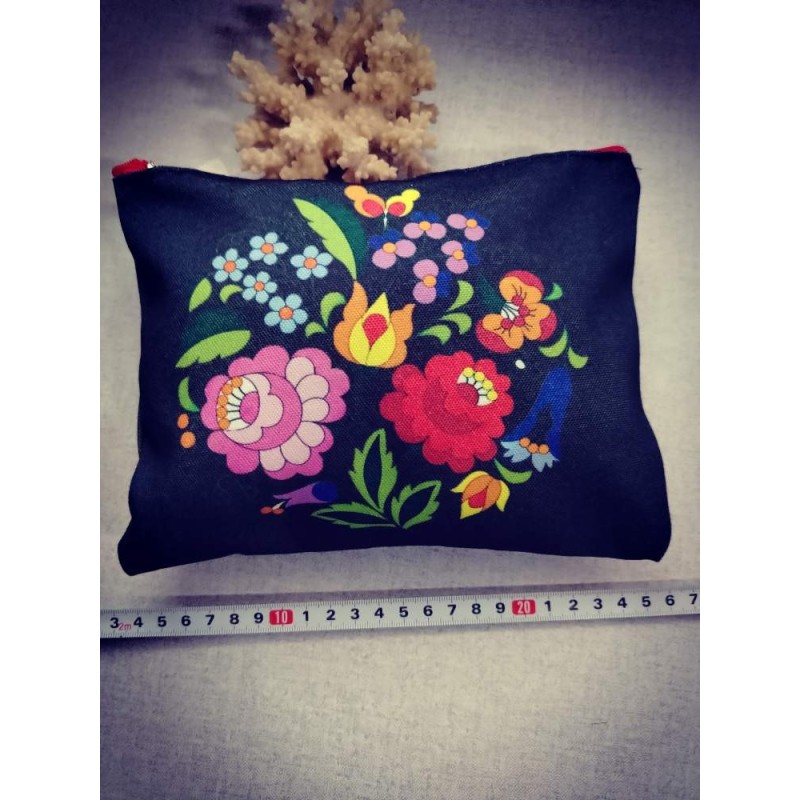 Magyar motívumos neszeszer