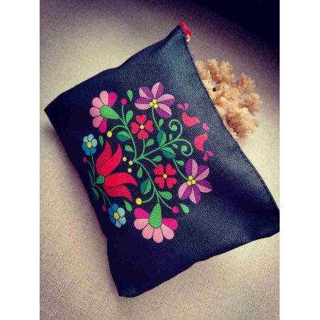 Magyar motívumos neszeszer