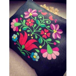 Magyar motívumos neszeszer táska