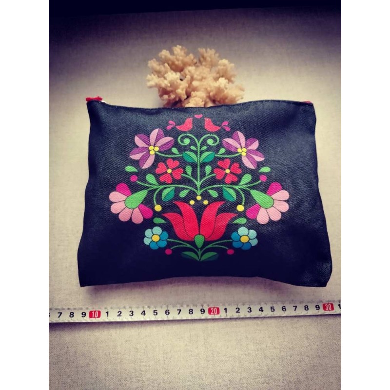 Magyar motívumos neszeszer