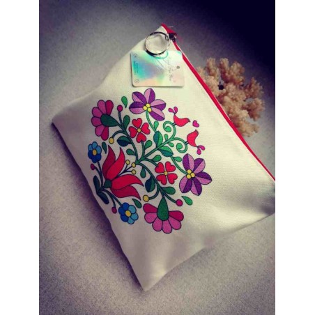 Magyar motívumos neszeszer