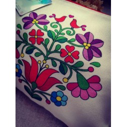 Magyar motívumos neszeszer táska