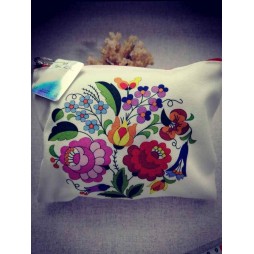 Magyar motívumos neszeszer