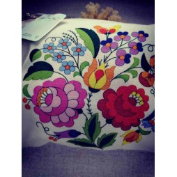 Magyar motívumos neszeszer táska