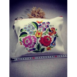 Magyar motívumos neszeszer táska