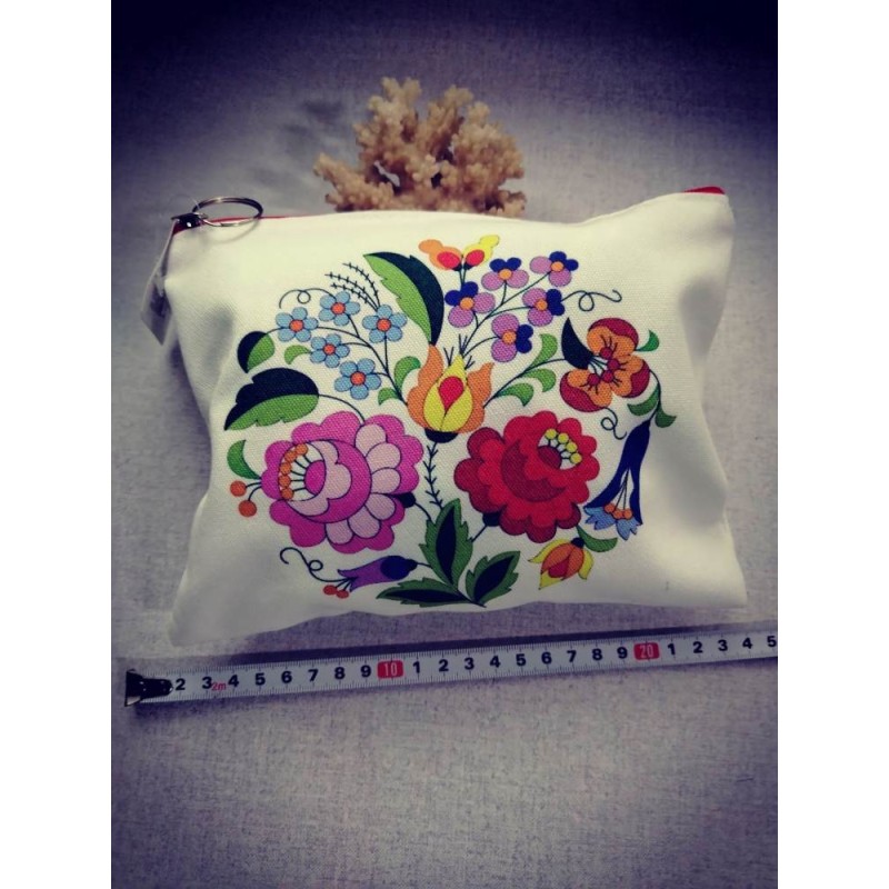 Magyar motívumos neszeszer