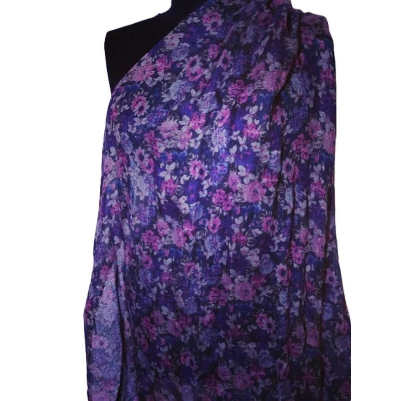 Virág mintás kendő