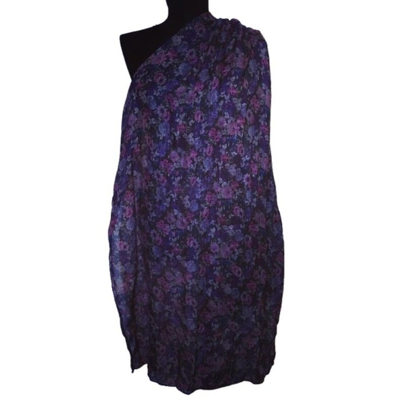 Virág mintás kendő