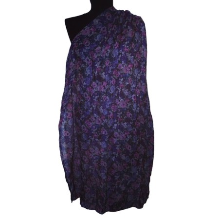 Virág mintás kendő