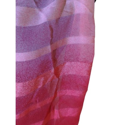 Piros-fehér csíkos könnyű kendő