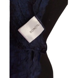 Mentsd meg – Éjféli kék csendbe burkolózó, könnyű kendő Mentsd meg – Éjféli kék csendbe burkolózó, könnyű kendő