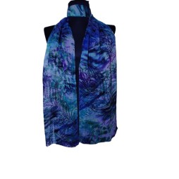 Sokszínű mintás kendő kék tónusokkal