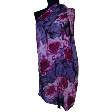 Virágmintás kendő lila tónusokkal