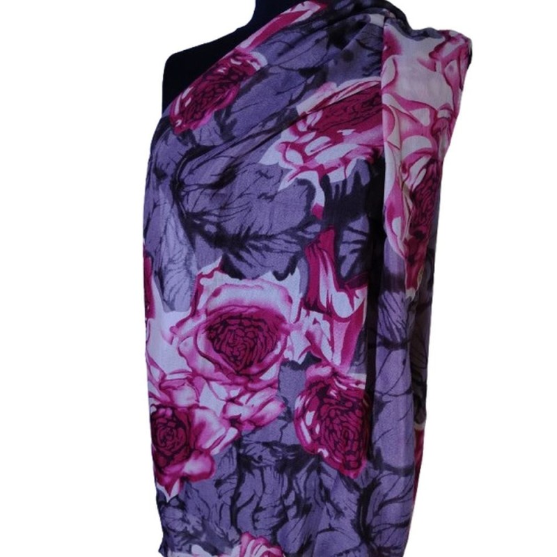 Virágmintás kendő lila tónusokkal