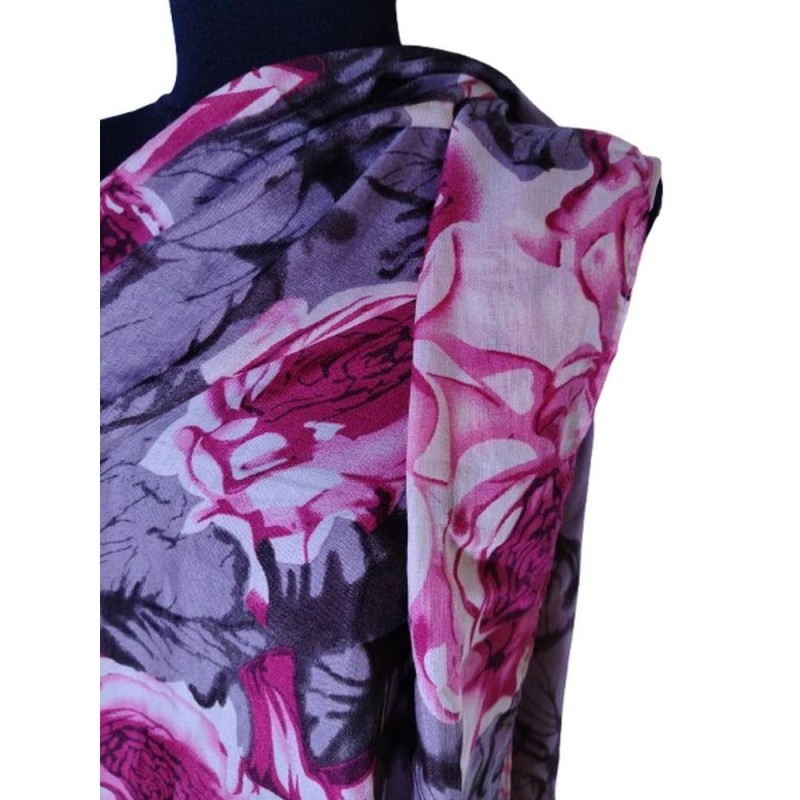 Virágmintás kendő lila tónusokkal