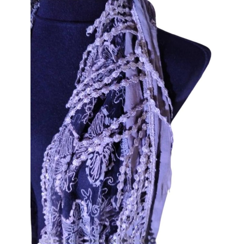 Szürke csipkés kendő rojtos véggel