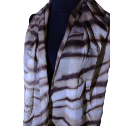 Mentsd meg – Földminták csendes ritmusa, barna kendő Mentsd meg – Földminták csendes ritmusa, barna kendő