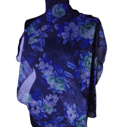 Sötétkék virágmintás kendő