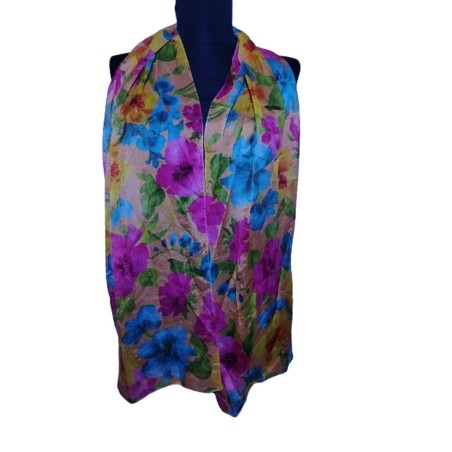 Sokszínű virágmintás kendő