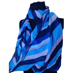 Hullámzó kék körök csendes ölelésben