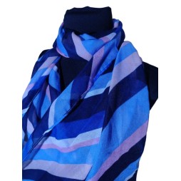 Hullámzó kék körök csendes ölelésben